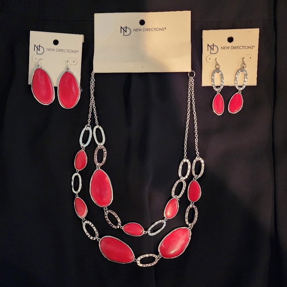 new directions Jewelry - NEW DIRECTIONS NECKLACE & EARRING SET.
